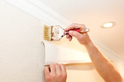 Pose de papier peint au Brignon — revêtements muraux et toiles de verre